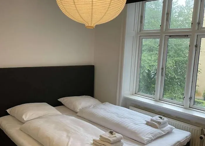 Luxe Kings Garden View